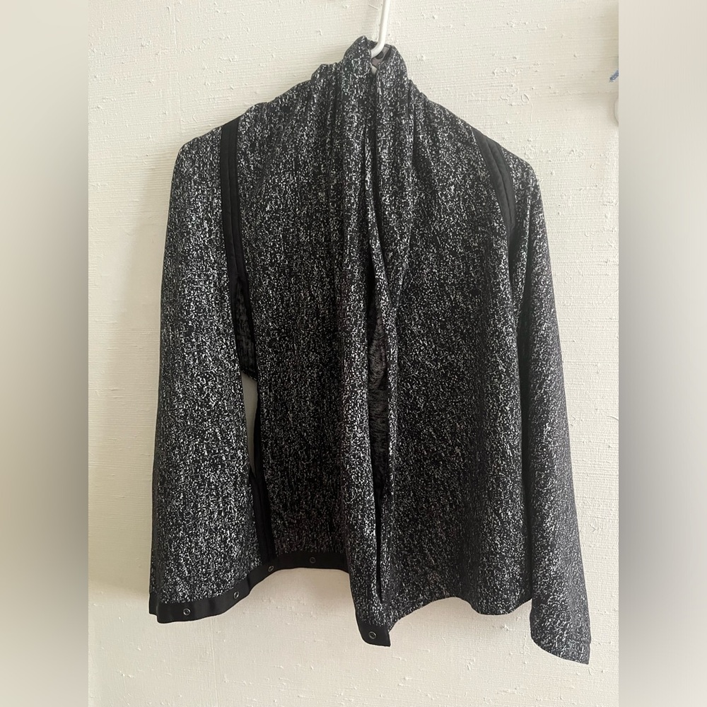 Lululemon Athletica vinyasa wrap